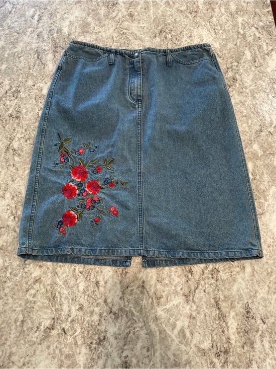 New York & Company Dresses & Skirts - Floral-Embroidered Mid-Wash Denim Skirt Size 10 - NY Jeans